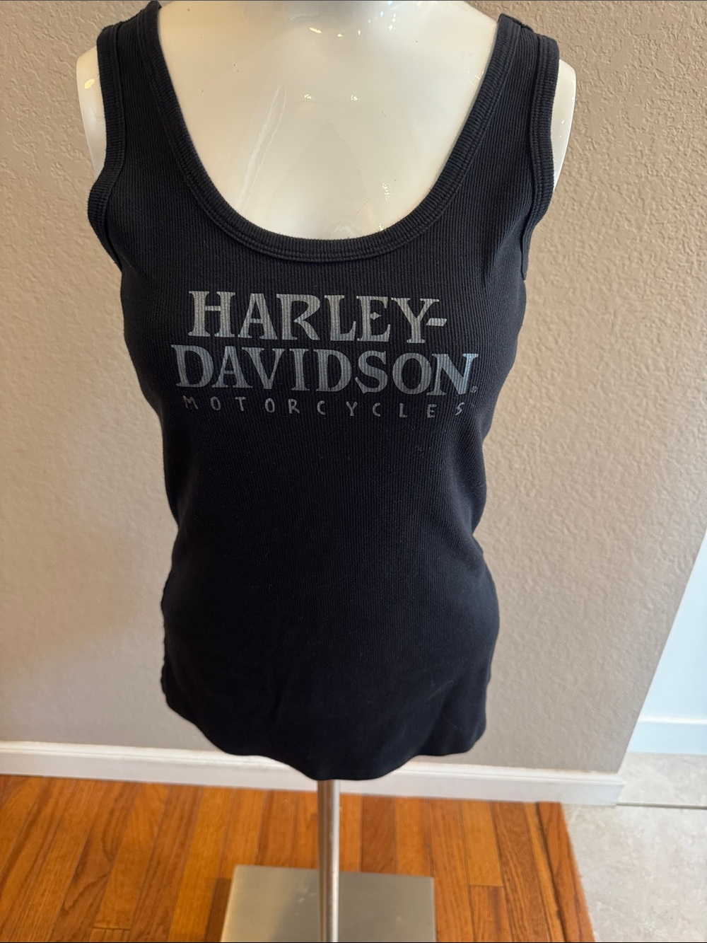 Harley-Davidsonā Black Tank with Silver Logo and skull size womanās small